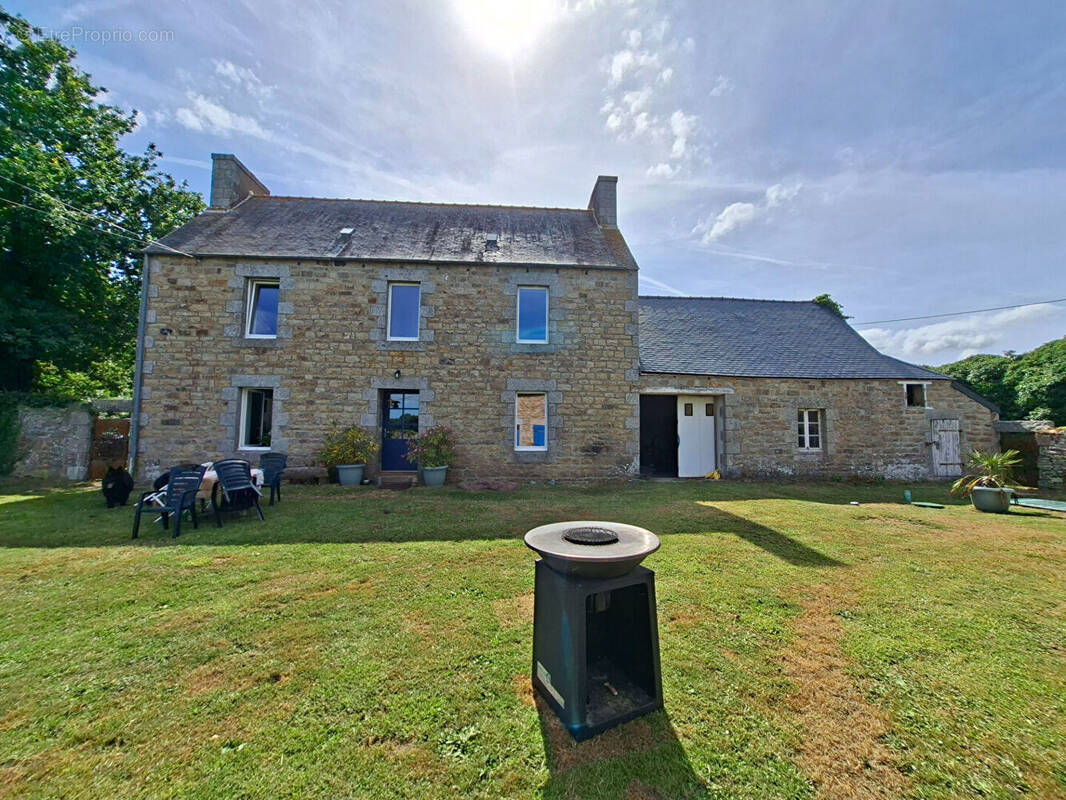 Maison à PLUZUNET