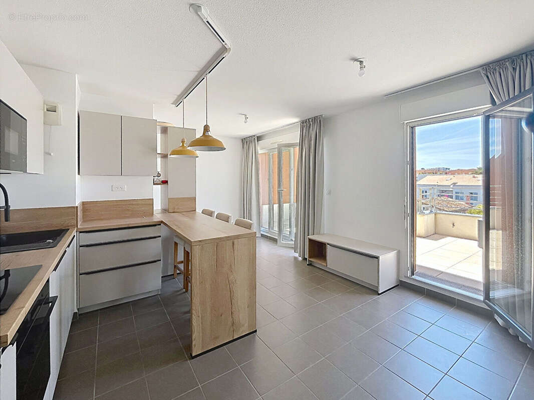 Appartement 57 m² à La Seyne-Sur-Mer  - photo 2