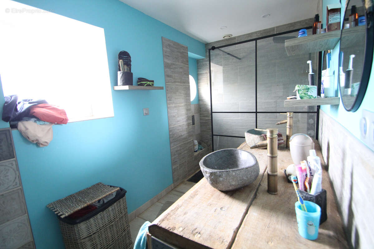 Maison à MONTAIGU-LE-BLIN