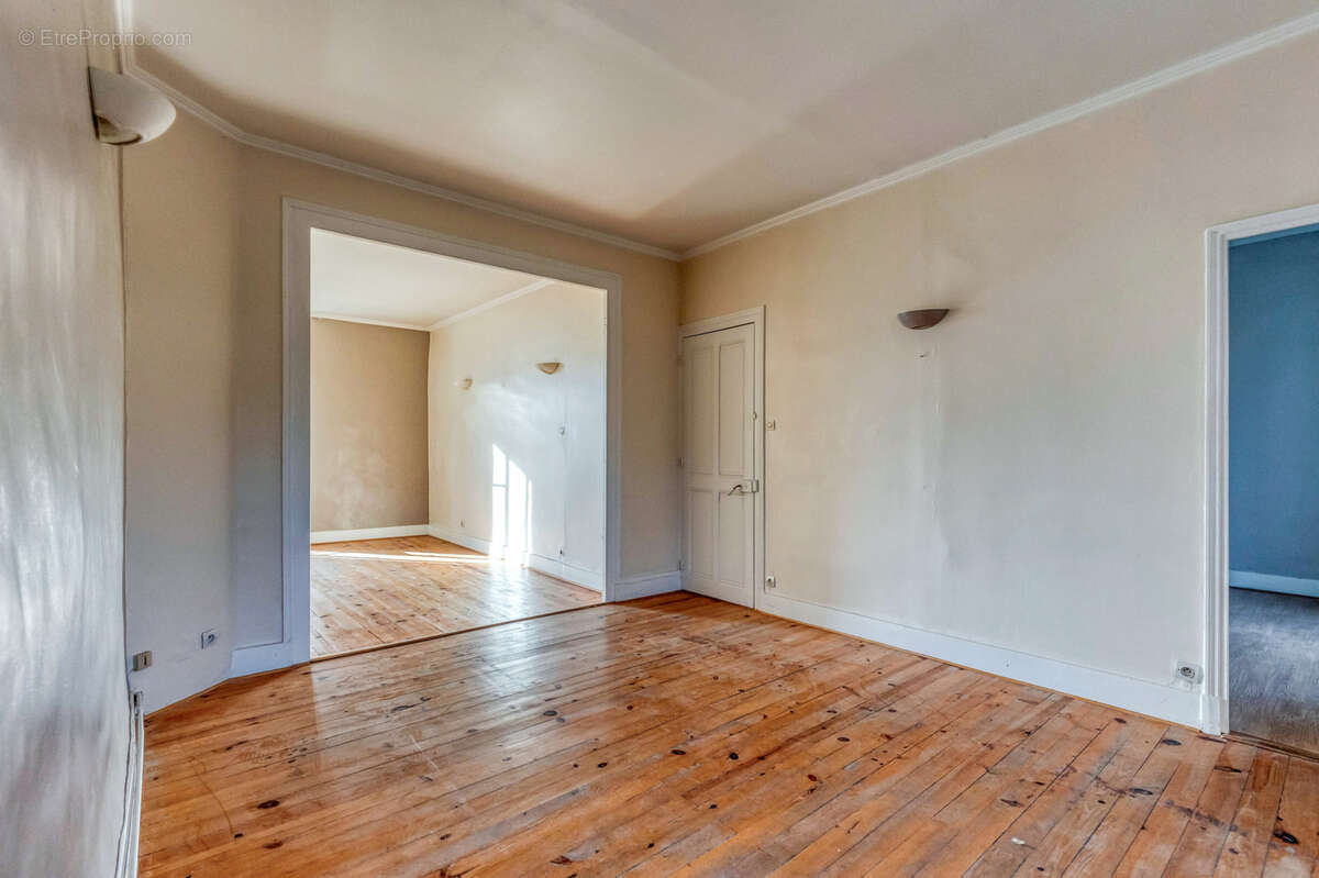 Appartement à SAINT-NAZAIRE-LES-EYMES