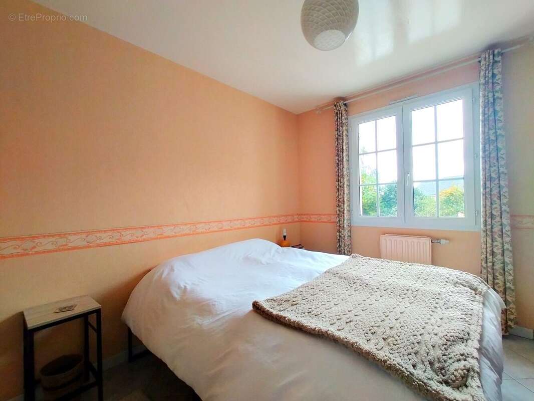 chambre maison plain-pied Villaines la Juhel - Maison à VILLAINES-LA-JUHEL