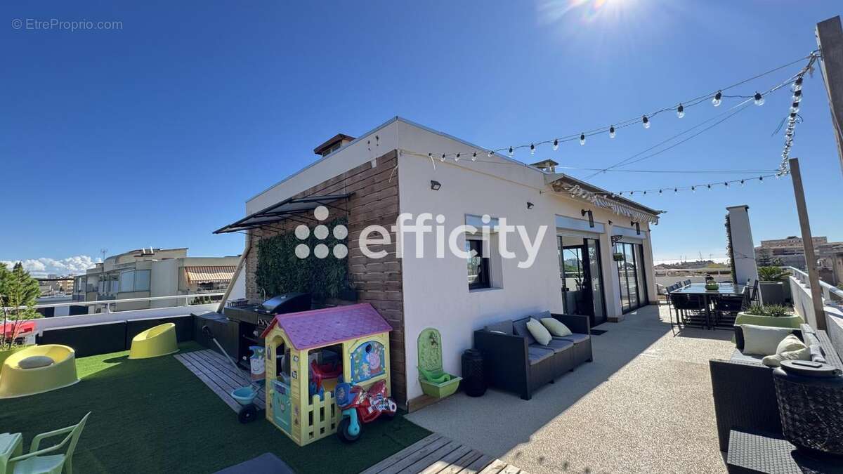 Appartement à VALLAURIS