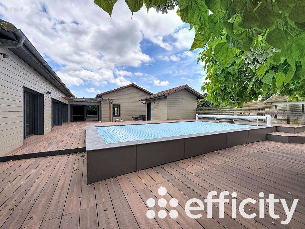 Maison 235 m² à Communay  - photo 2