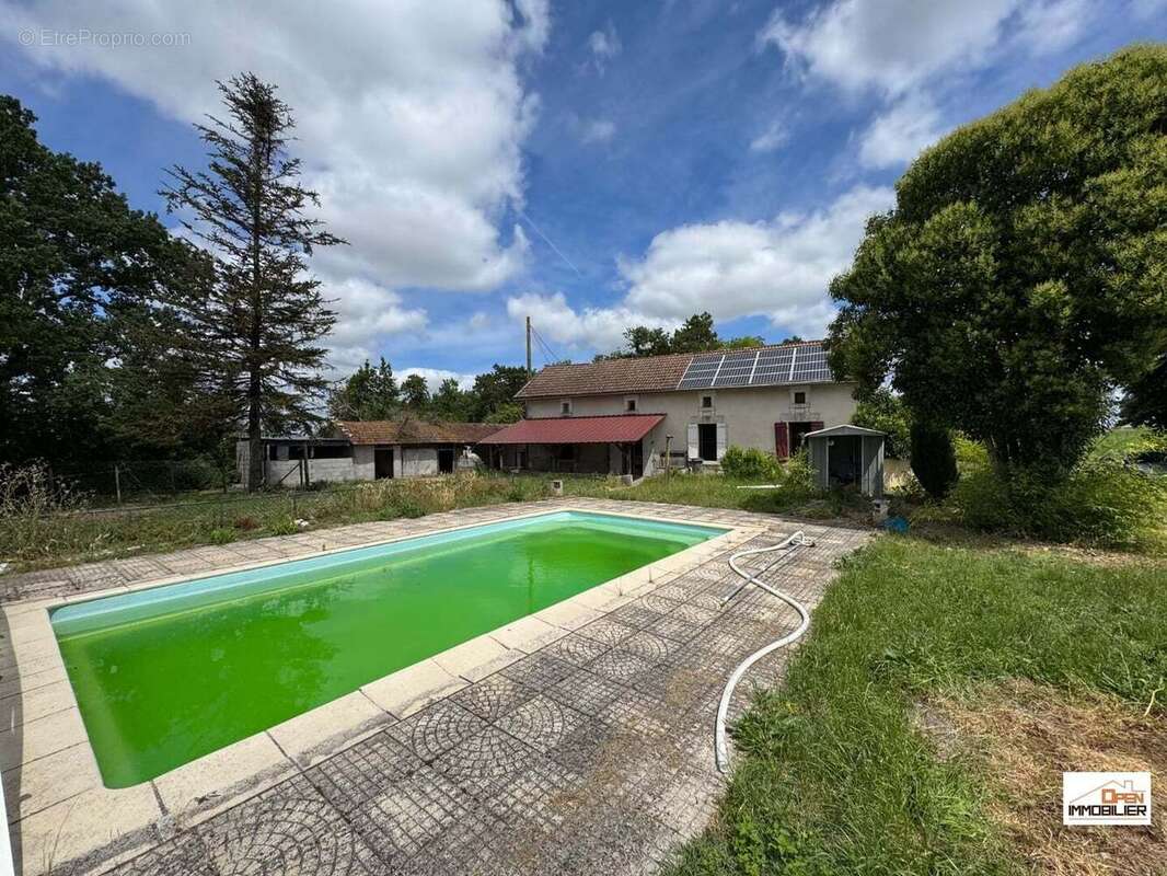 Maison 120 m² à Salles-De-Barbezieux  - photo 4
