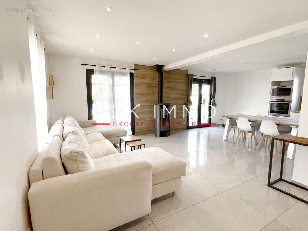 Maison à SAINT-PIERRE-EN-FAUCIGNY