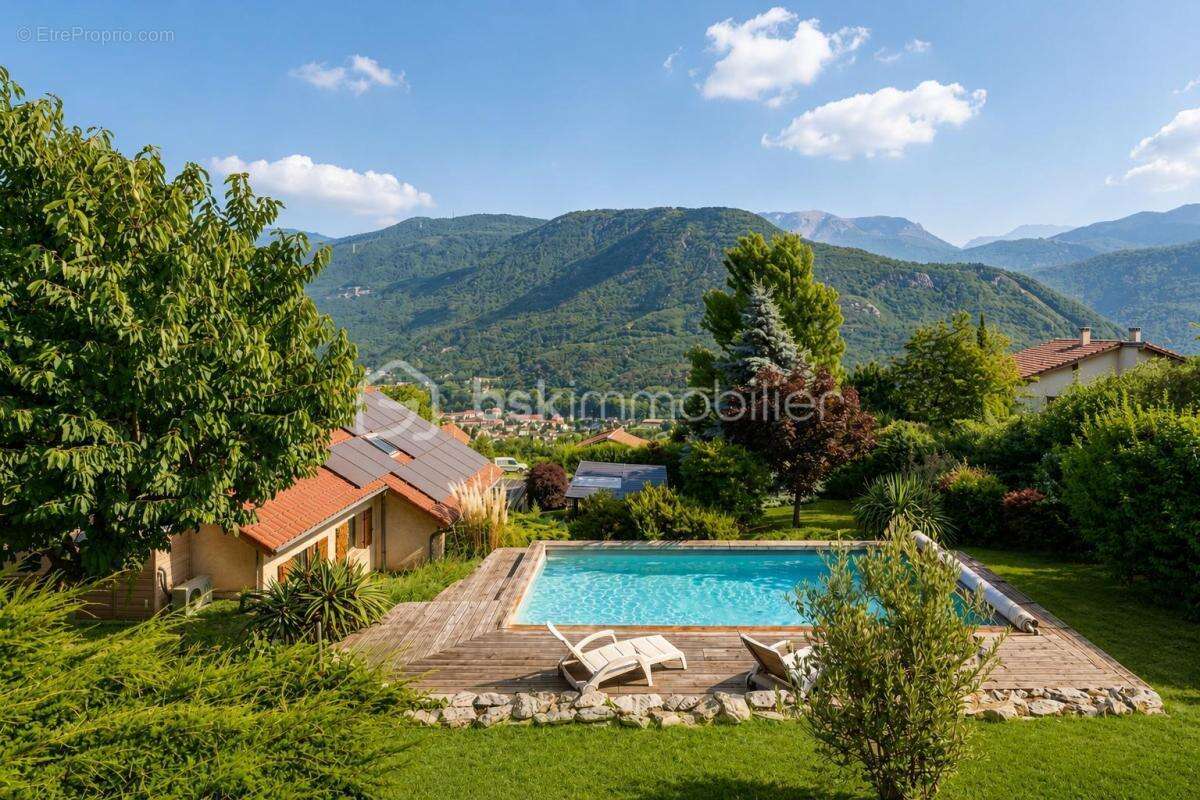  Maison familiale avec grand terrain, piscine et autonomie énergétique – Notre-Dame-de-Mésage Le Haut - photo 26