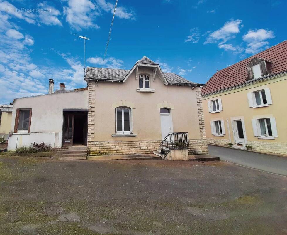 Maison à OUZILLY
