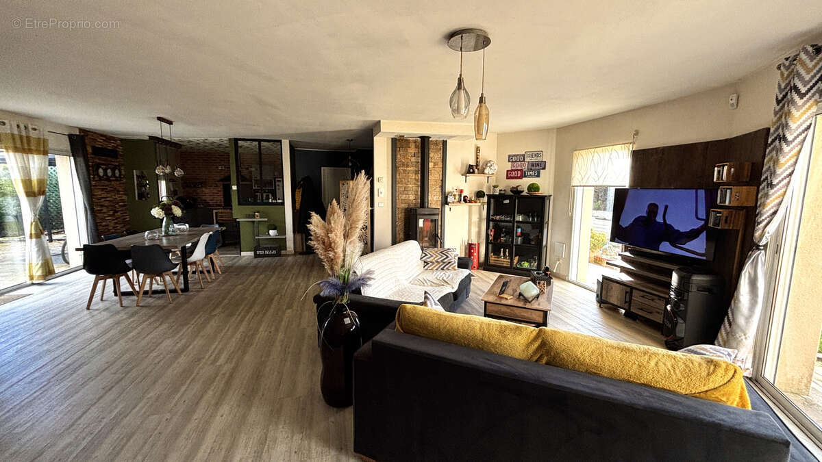 Maison à CHANTELOUP-LES-BOIS