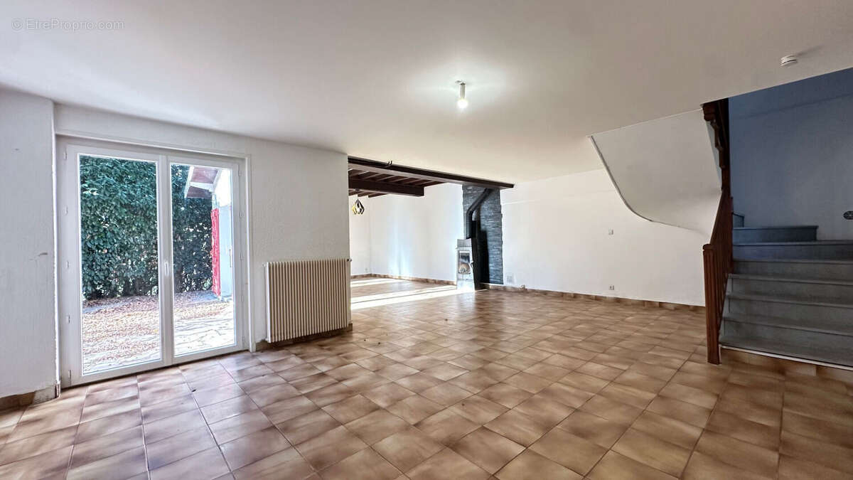 Maison à ESTRABLIN