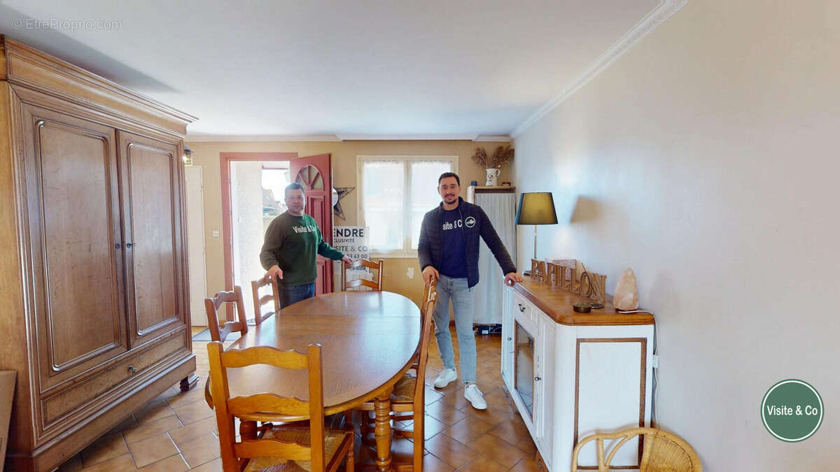 Maison à ARGENCES
