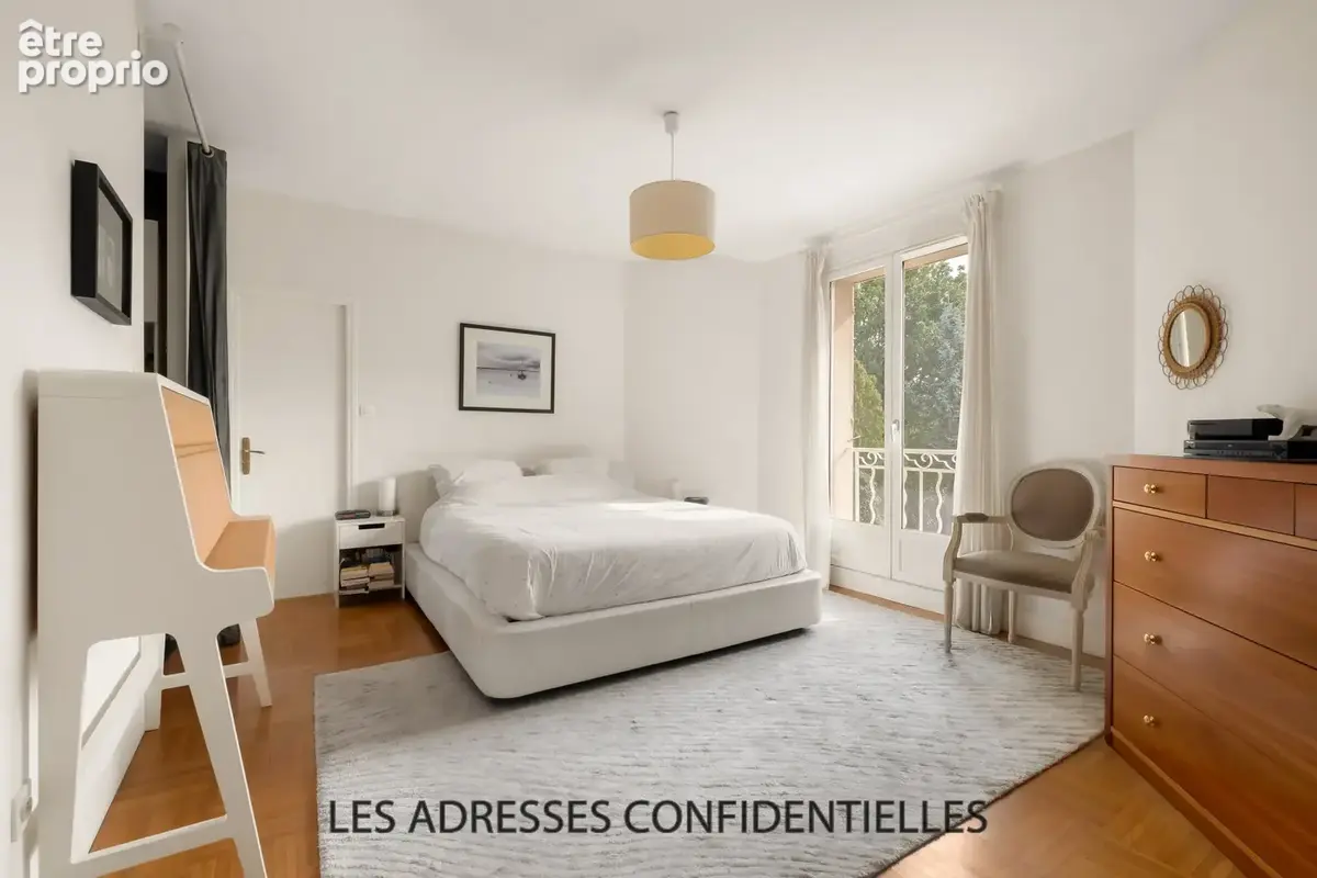 Champagne Au Mont D'or - Maison familiale - 226.50 m2 - sur grand parc arboré - photo 11