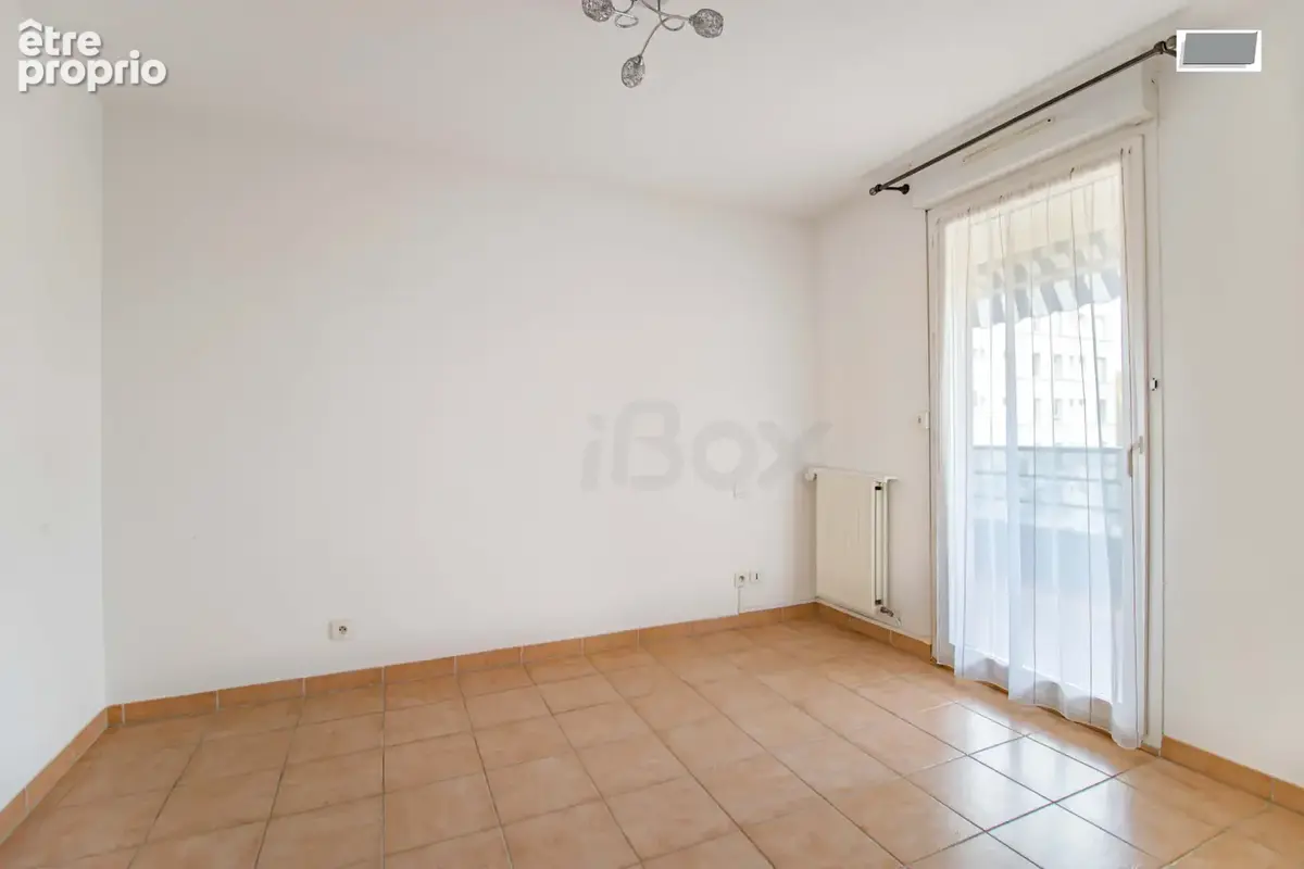Toulon, Aguillon, 4 pièces climatisé, traversant, 85 M2, double terrasses, vue dégagée, possibilité garage. - photo 12