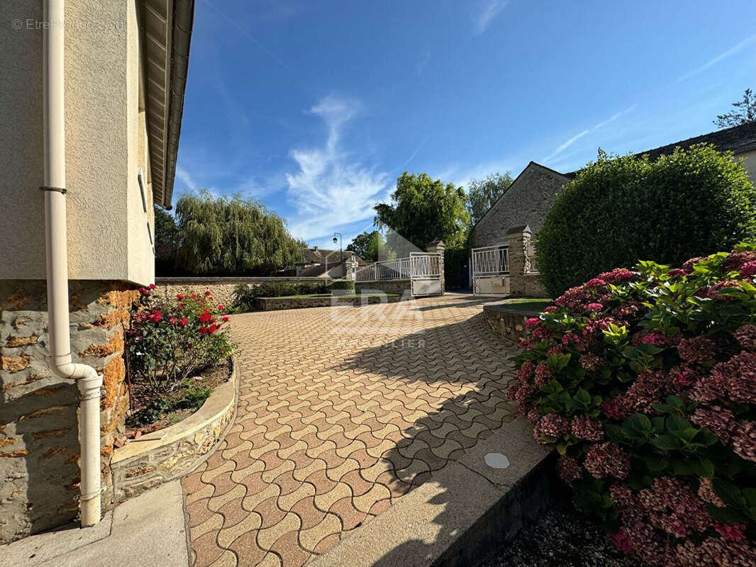 Maison à SAINT-SAUVEUR-SUR-ECOLE