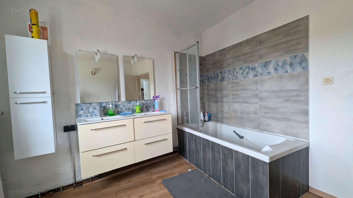 Maison à VILLECEY-SUR-MAD