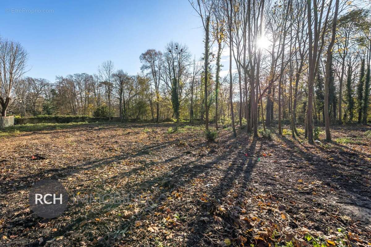 Terrain à MONTFORT-L&#039;AMAURY