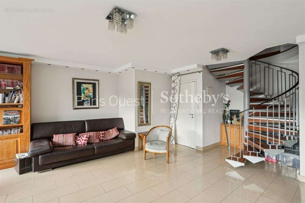 Appartement à NEUILLY-SUR-SEINE
