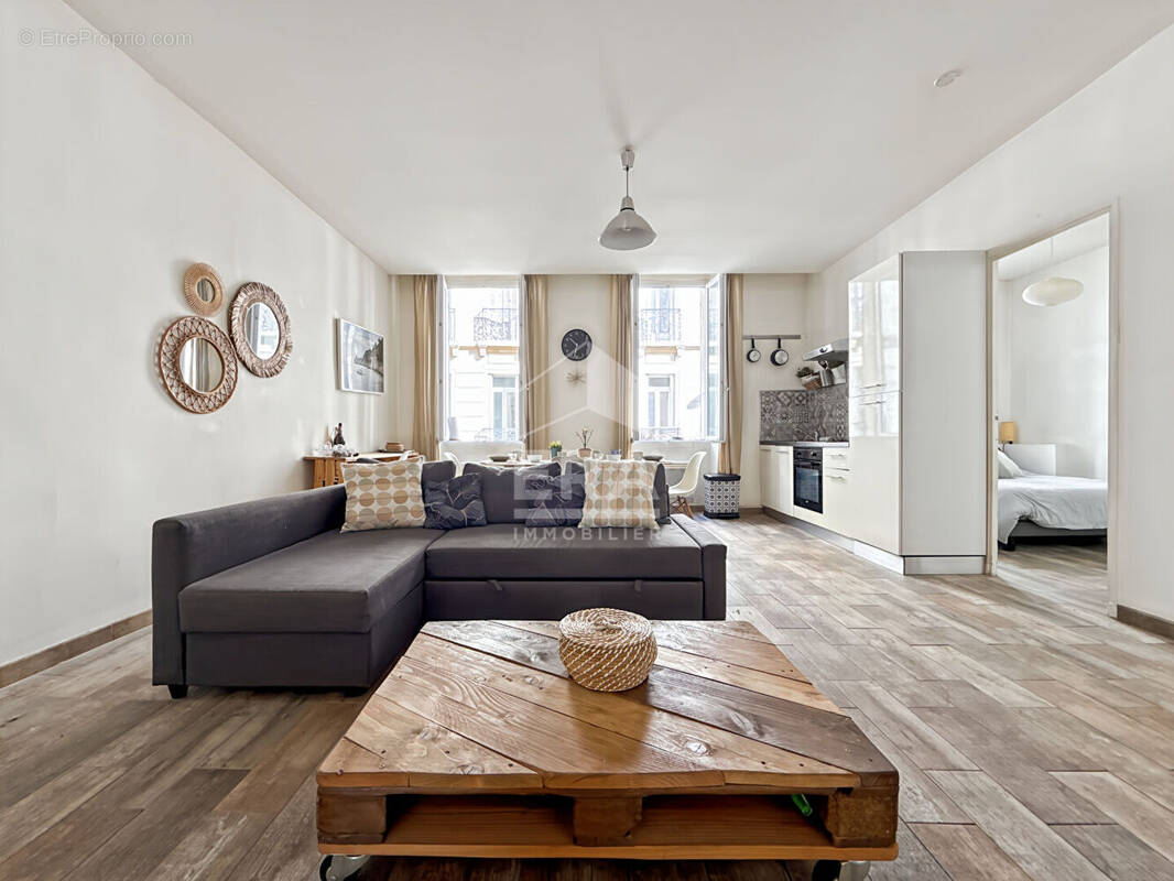 Appartement à MARSEILLE-6E
