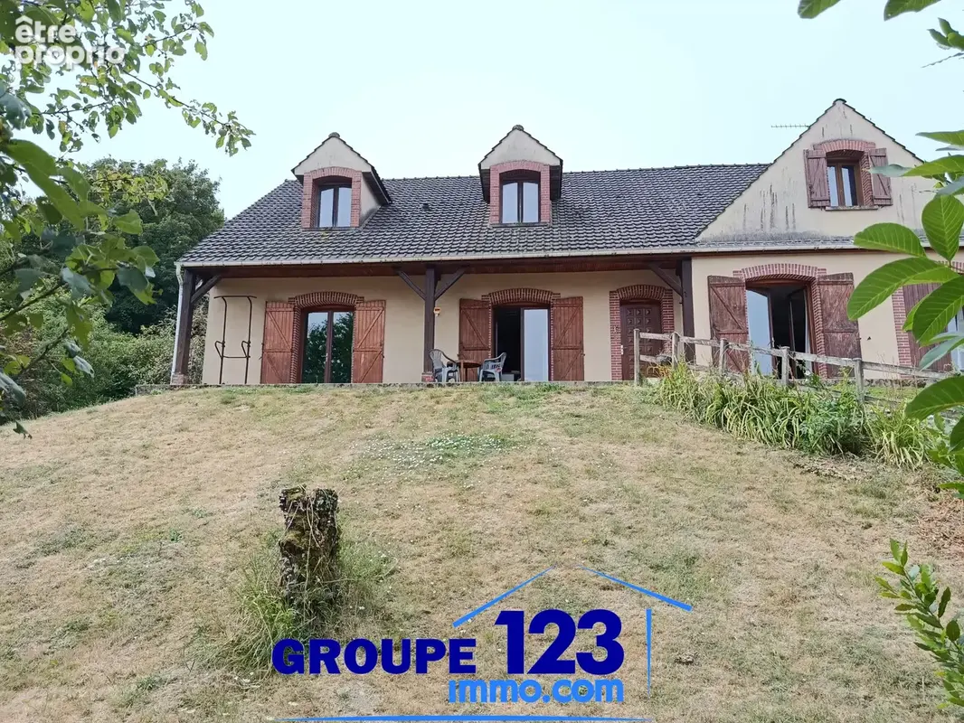 Superbe maison de maçon de 266 m2   Idéal famille ou projet d'accueil   Terrain 3 000 m2 avec vue - photo 12