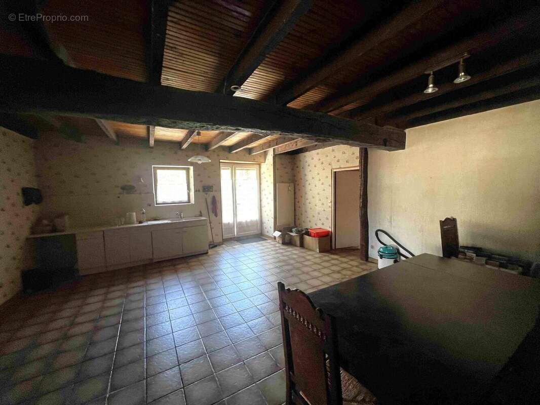 Maison 94 m² à Availles-Limouzine  - photo 4
