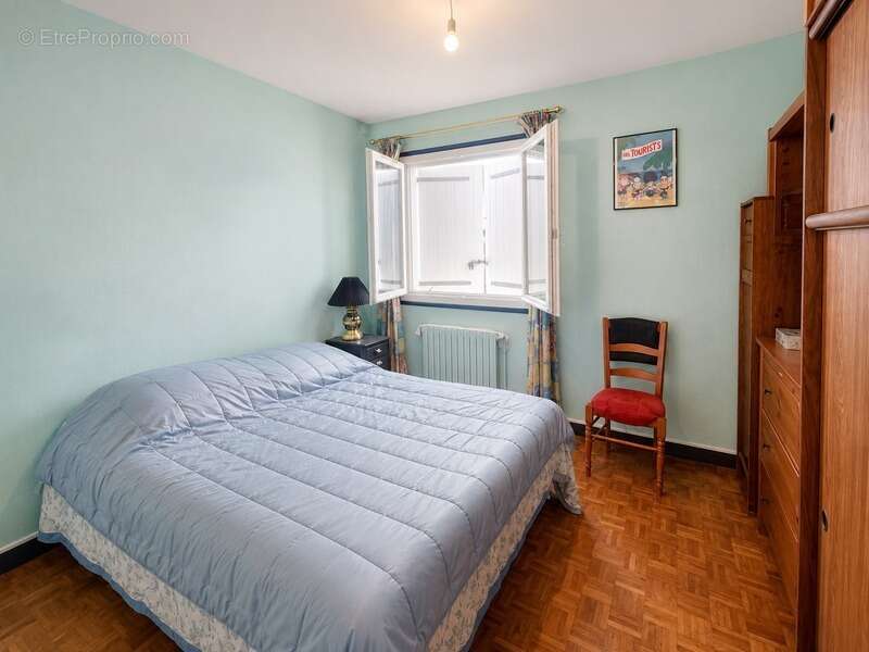 Maison familiale 5 chambres au calme, sans vis-à-vis, avec piscine et rivière en fond de jardin - photo 13