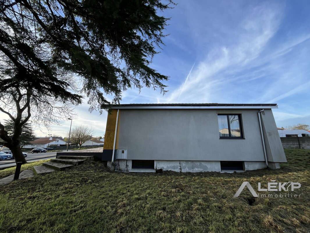 Commerce 230 m² à La Bruffiere  - photo 4
