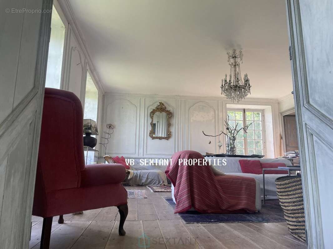 Entre-Deux-Mers, bel ensemble immobilier du XVIII ème siècle, 2 habitations avec dépendances et piscine 1 hectare 3 de terrain - photo 14