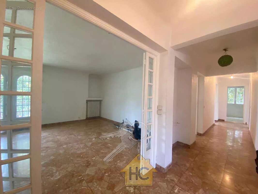 Appartement à MOUGINS