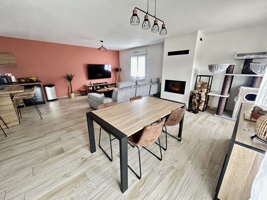 Maison à IS-SUR-TILLE