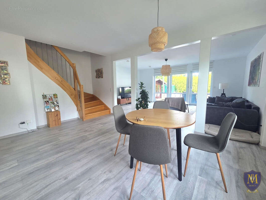 Blotzheim très au calme belle maison 6 pièces de 125 m2 sur 7,91 ares - photo 2