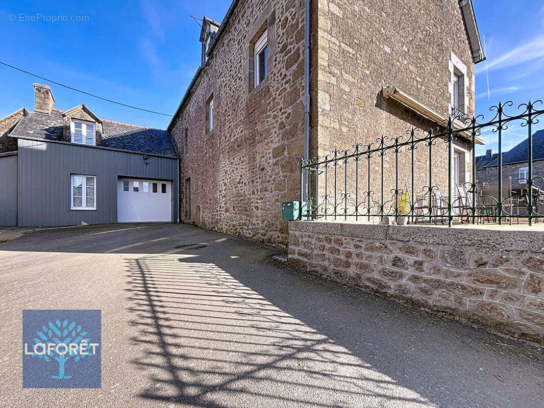 Maison à LA BAZOUGE-DU-DESERT