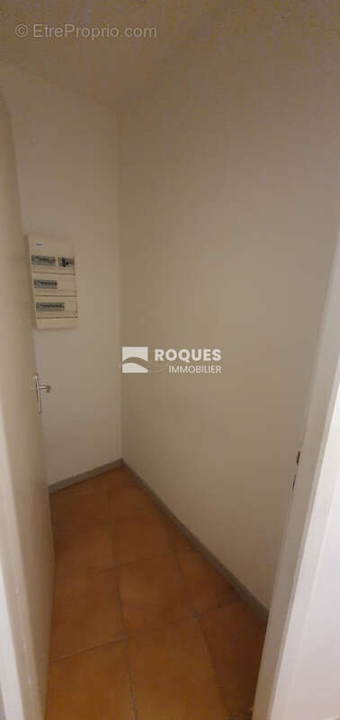 Pour  investisseurs, sur la commune de Lodève proche de toutes commodités dans un immeuble en copropriété, bel - photo 4