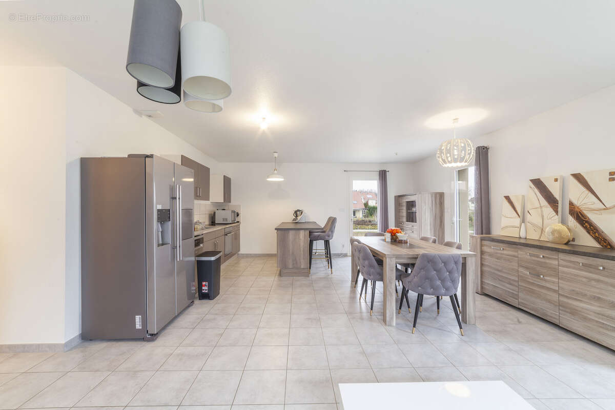 Maison à VIEUX-CHARMONT