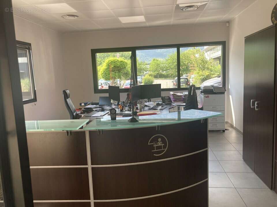 953 m² à Crolles  - photo 3