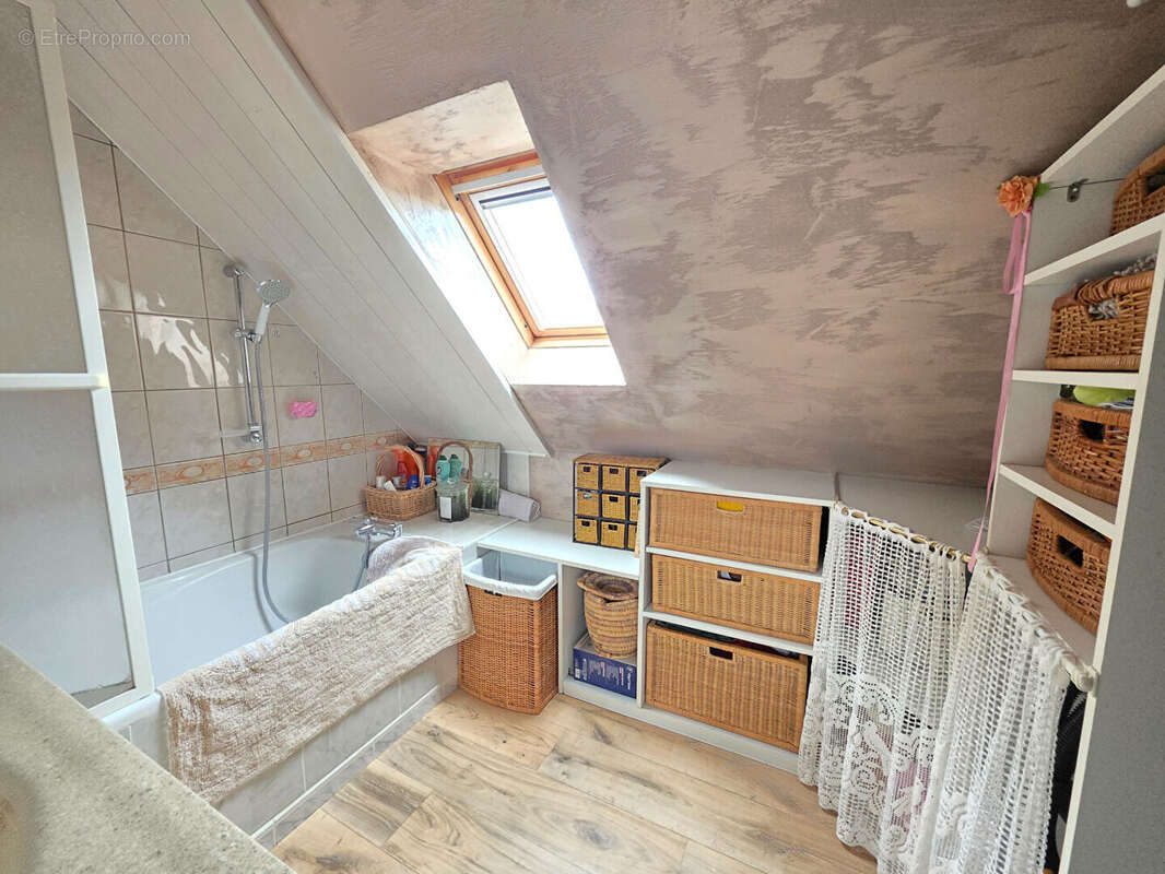 Maison à CREVECOEUR-LE-GRAND