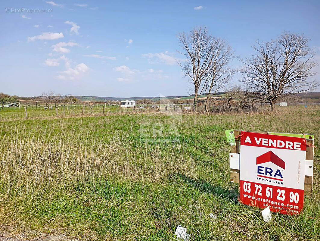 Terrain à DUGNY-SUR-MEUSE