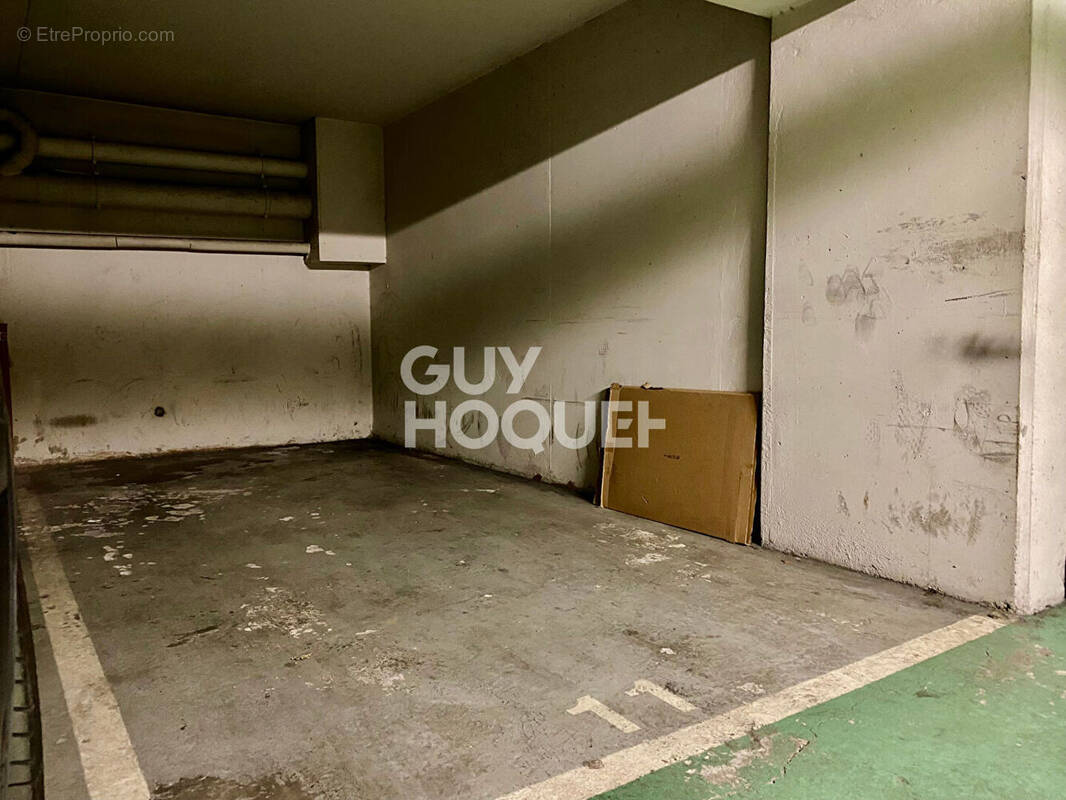 Parking à PARIS-20E