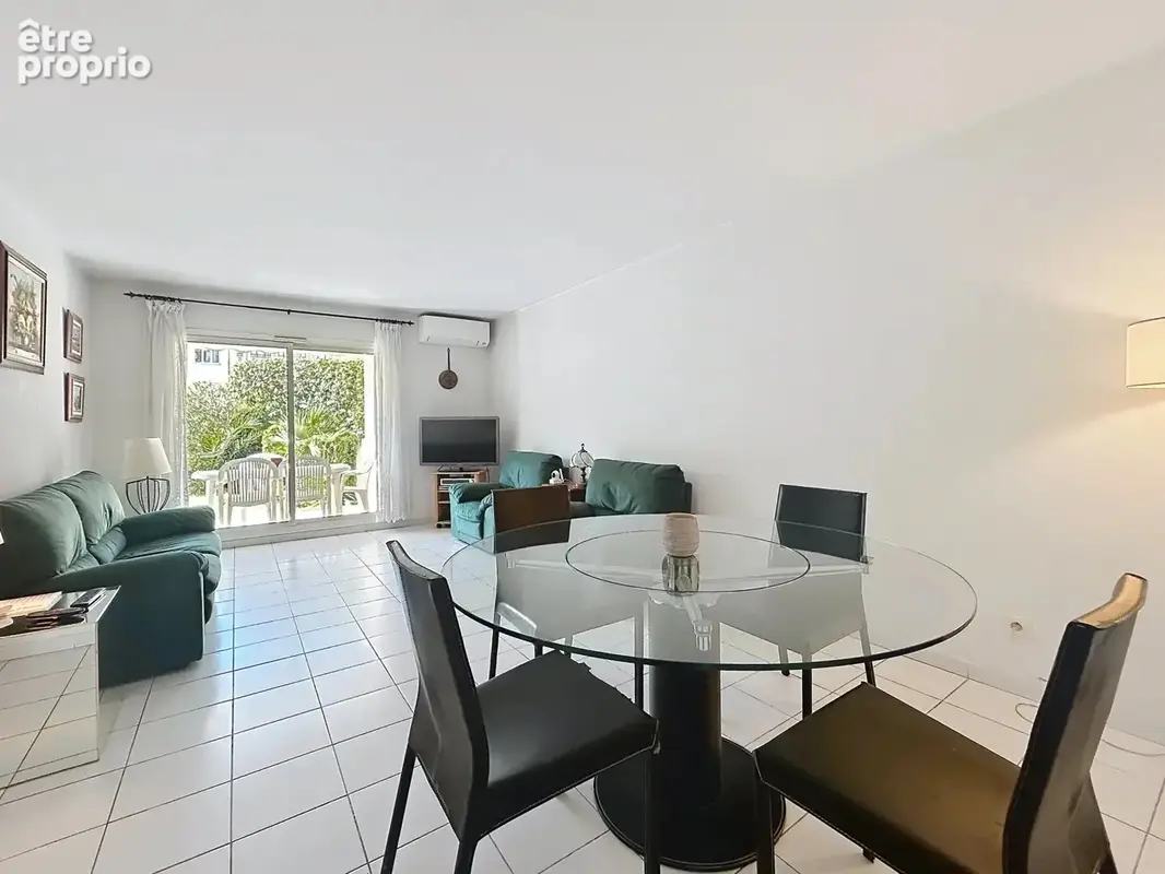 Cannes rez-de-jardin : 2 pieces 49,86 m² + cave + garage ferme - photo 4