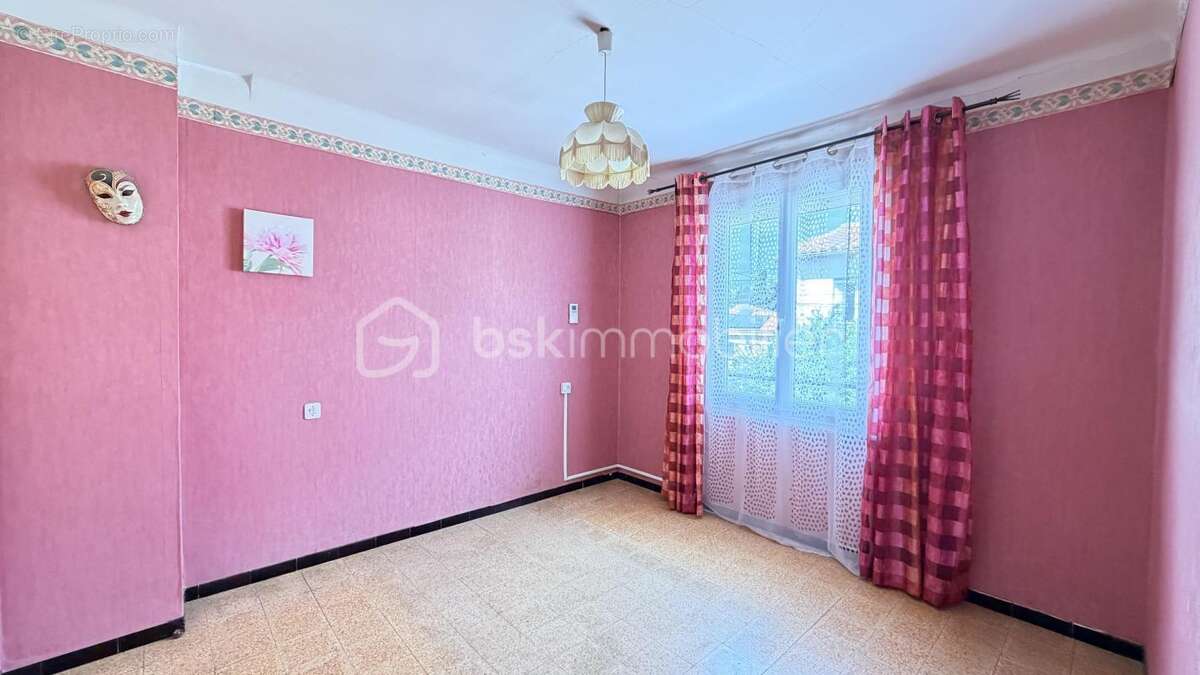 Maison à PEZILLA-LA-RIVIERE
