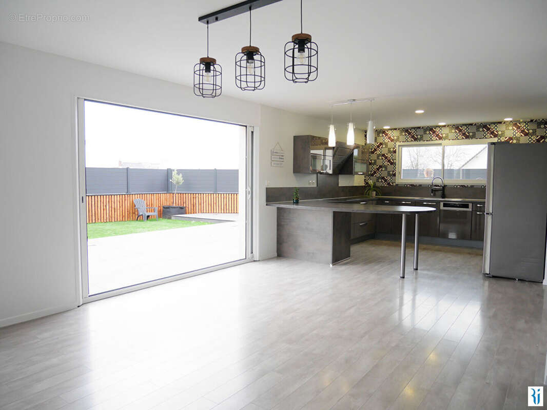 Maison à SAINT-PIERRE-DE-VARENGEVILLE