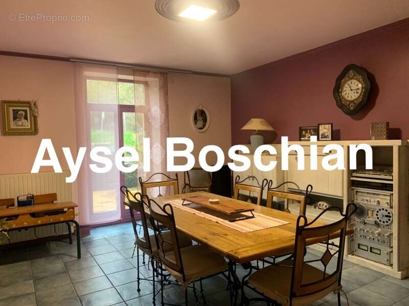 Maison à VIVIERS-SUR-CHIERS