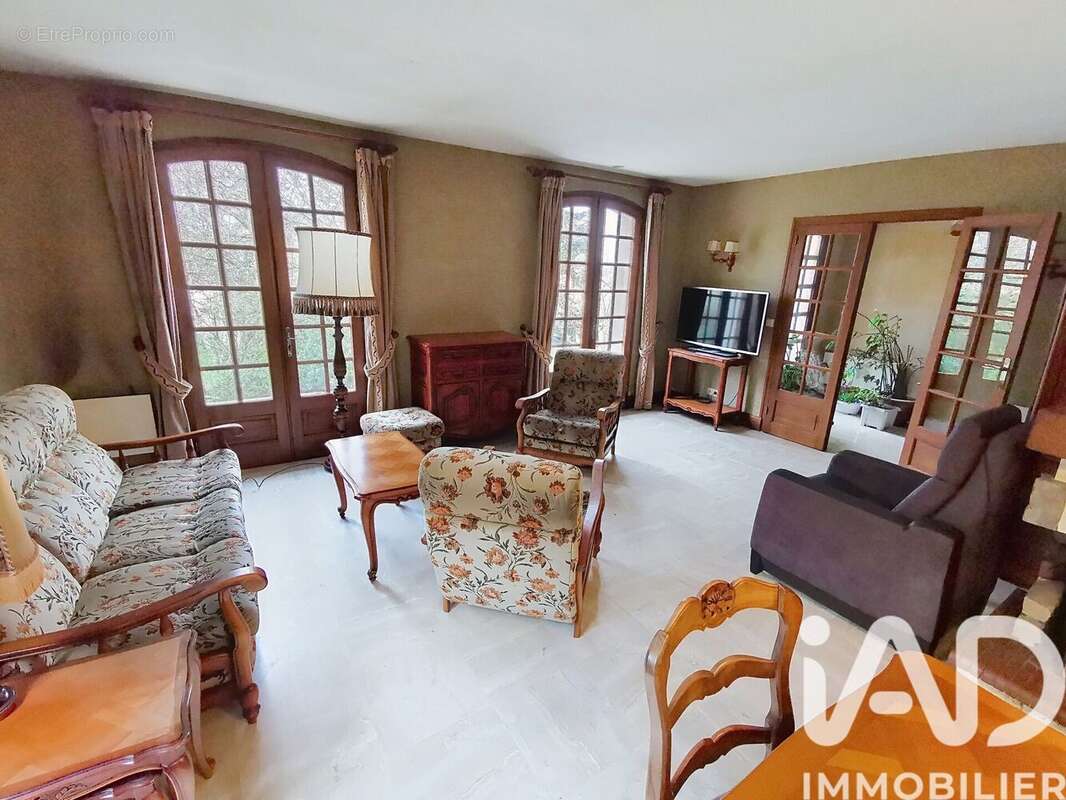 Maison 137 m² à Marthon  - photo 4