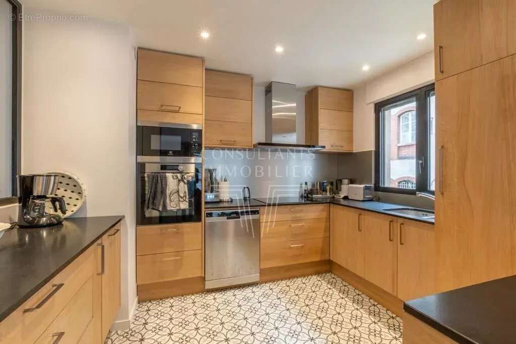 Appartement à PARIS-16E