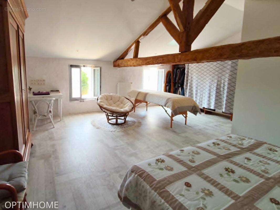 Charentaise rénovée de 230 m² avec deux logements indépendants sur 4 045 m² - photo 4