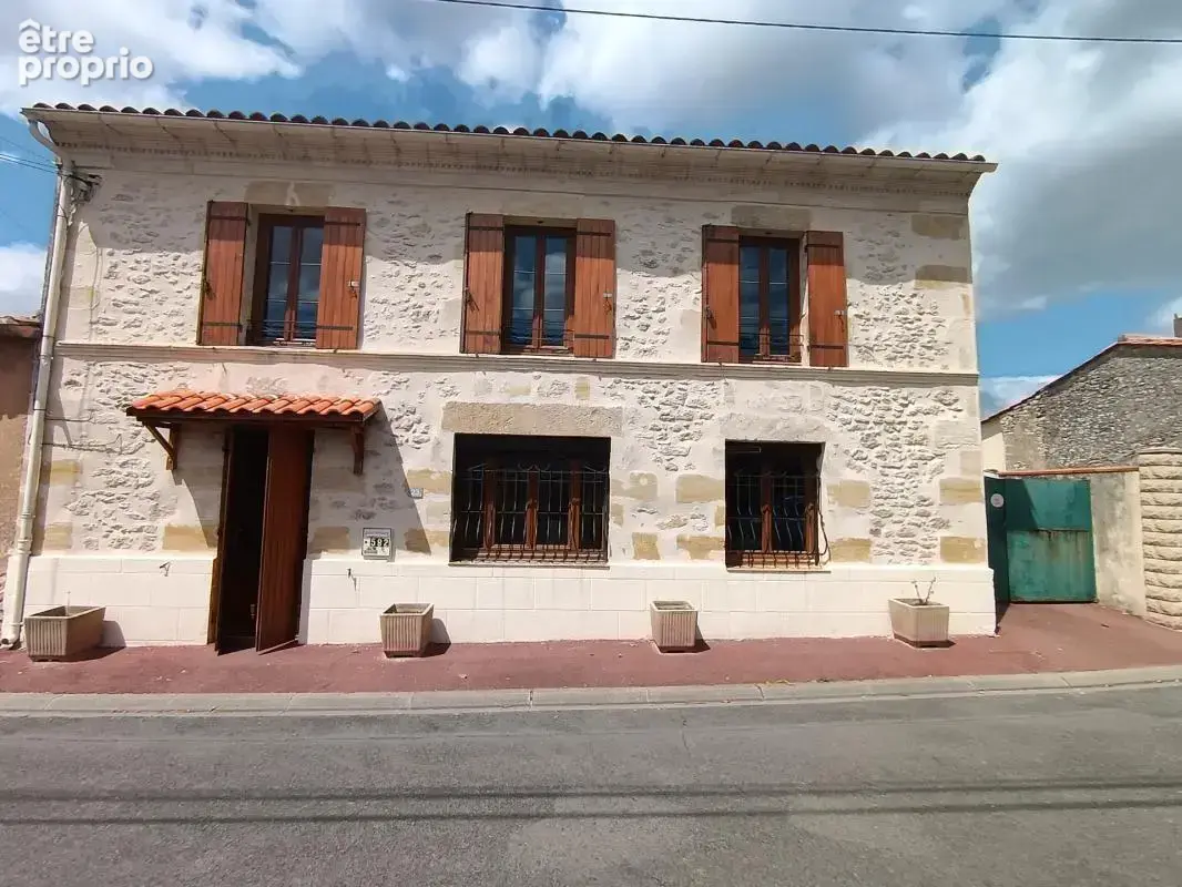 Maison à SAINT-GENES-DE-BLAYE
