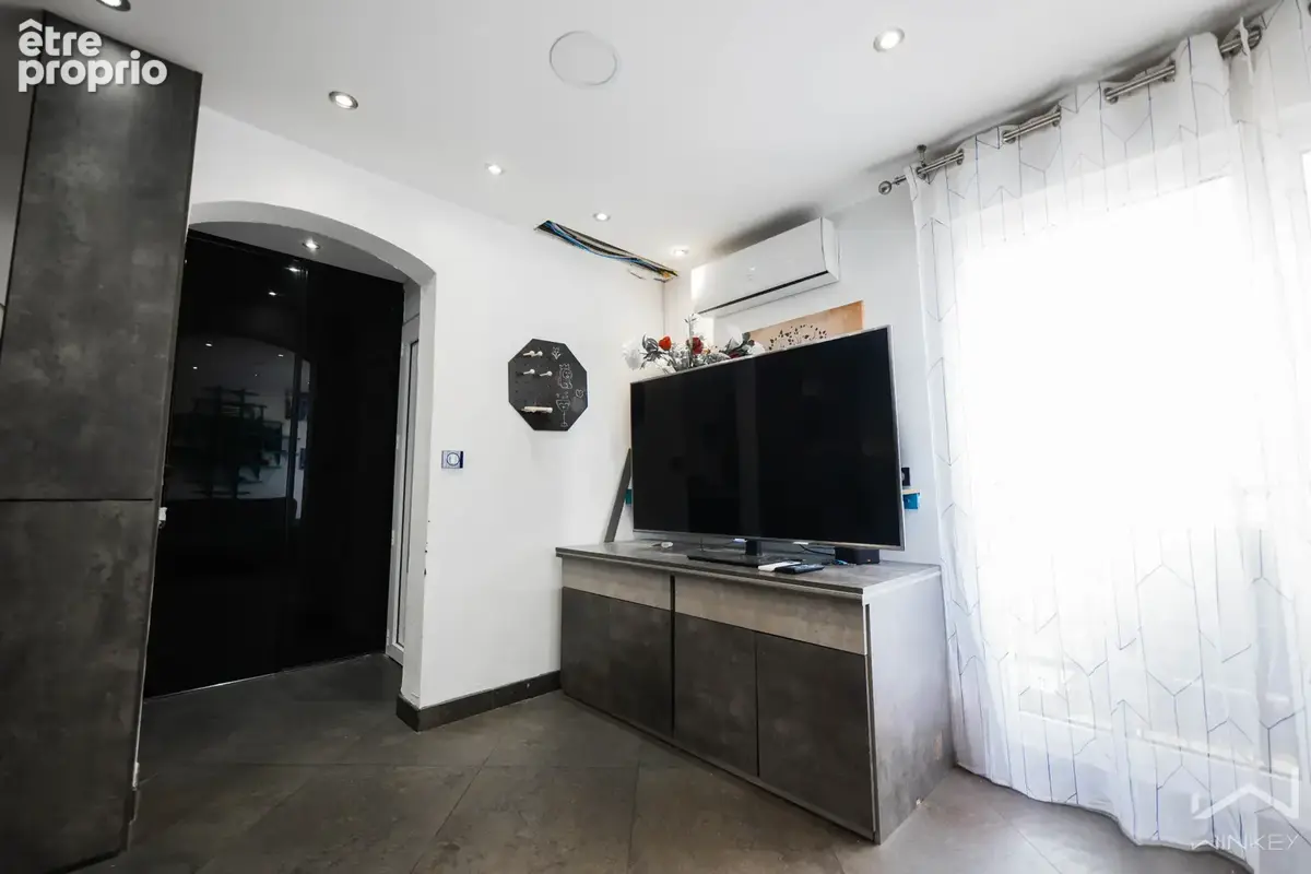 Duplex en dernier étage avec climatisation et fort potentiel - photo 2
