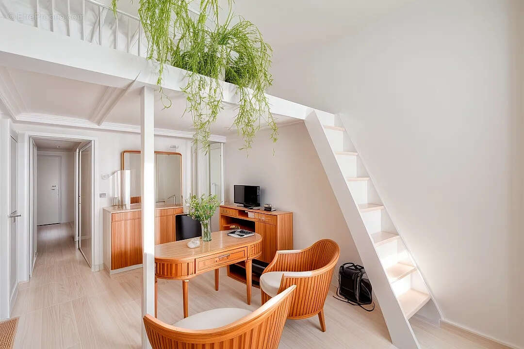 Appartement à NEUILLY-SUR-SEINE