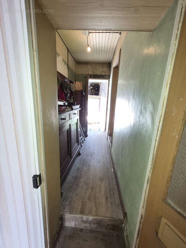 Maison avec dépendance et 2000 m2 terrain - photo 8