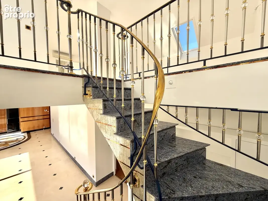 Duplex dernier etage !! 6 pieces 193m2 + terrasse 35m2 + balcon 6m2 + cave + parking - photo 9