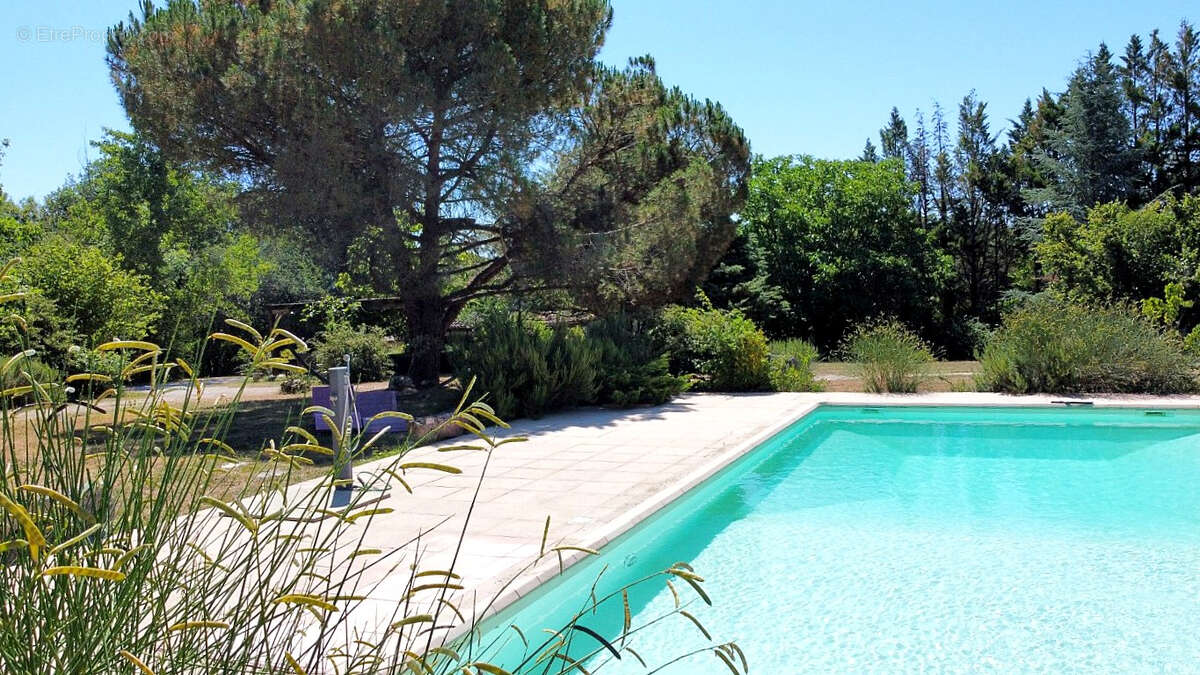 46800 Montcuq -Propriété de caractère 420 m², 11 chambres, piscine et espace bien-être sur 2,5 ha - photo 2