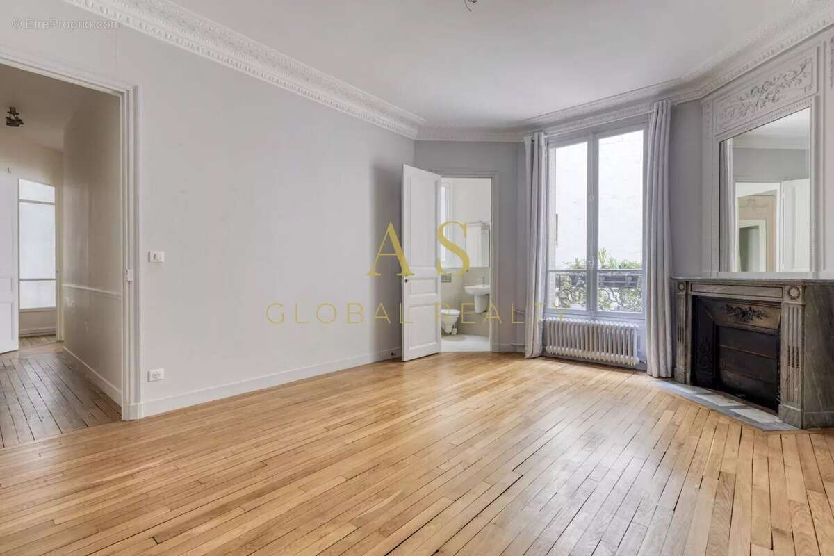 Appartement à PARIS-7E